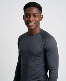 20대 흑인 남성 상반신 컷